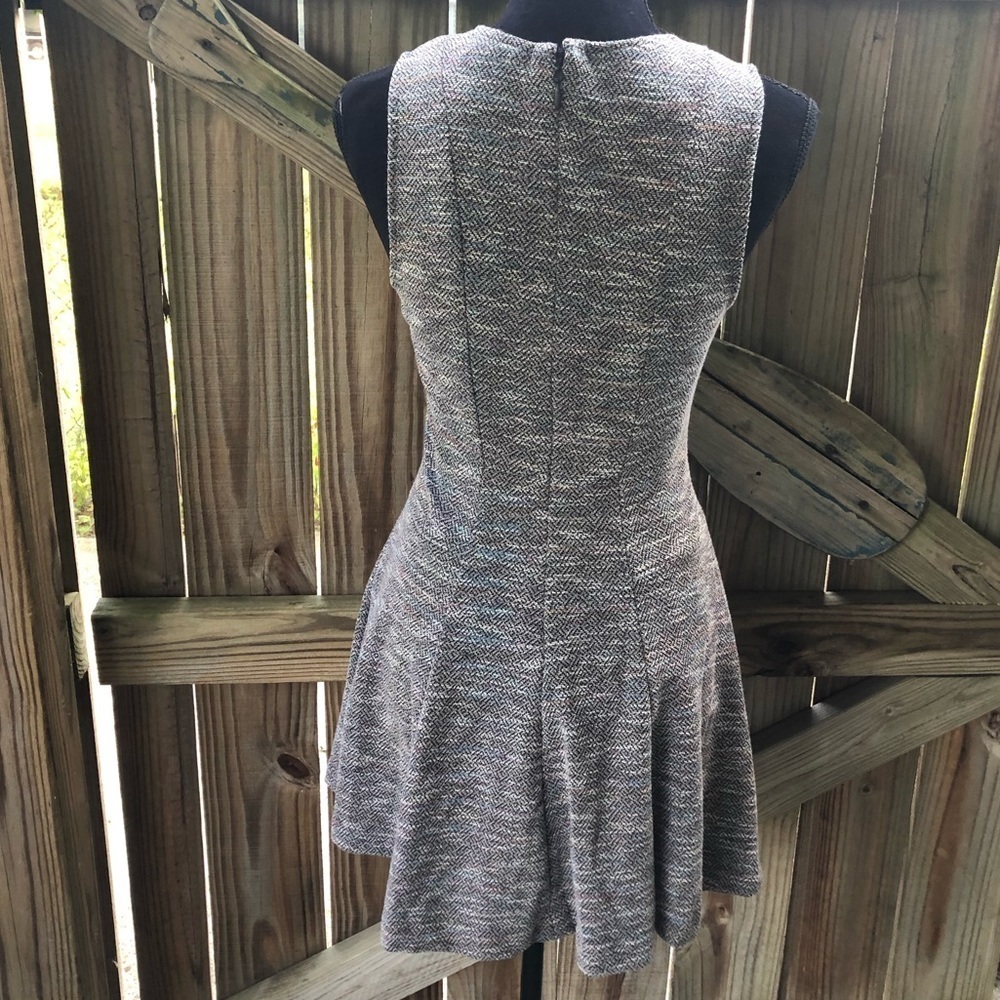 BCBGeneration Gray Tweed Sleeveless Skater Style Fit & Flare Dress Size 2 - Picture 2 of 7
